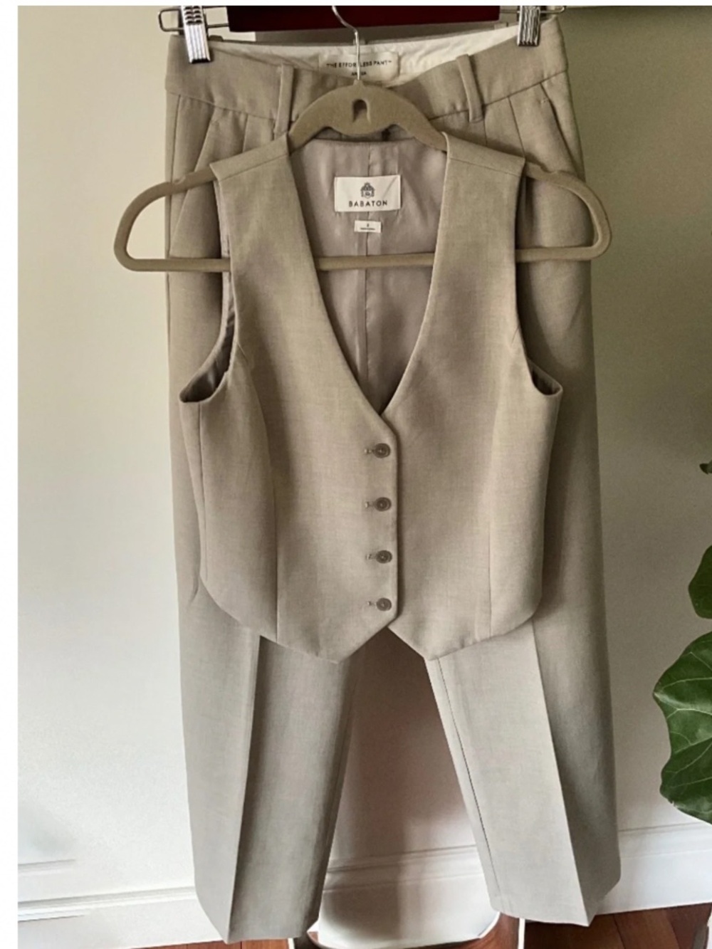 Aritzia Babaton Effortless Pant + Vest Matching Set | Size 2/4 or S | Light Grey
